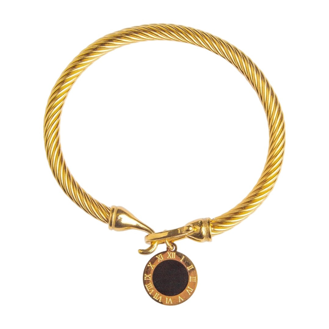 Onyx Bangle — 18k Gold — white background