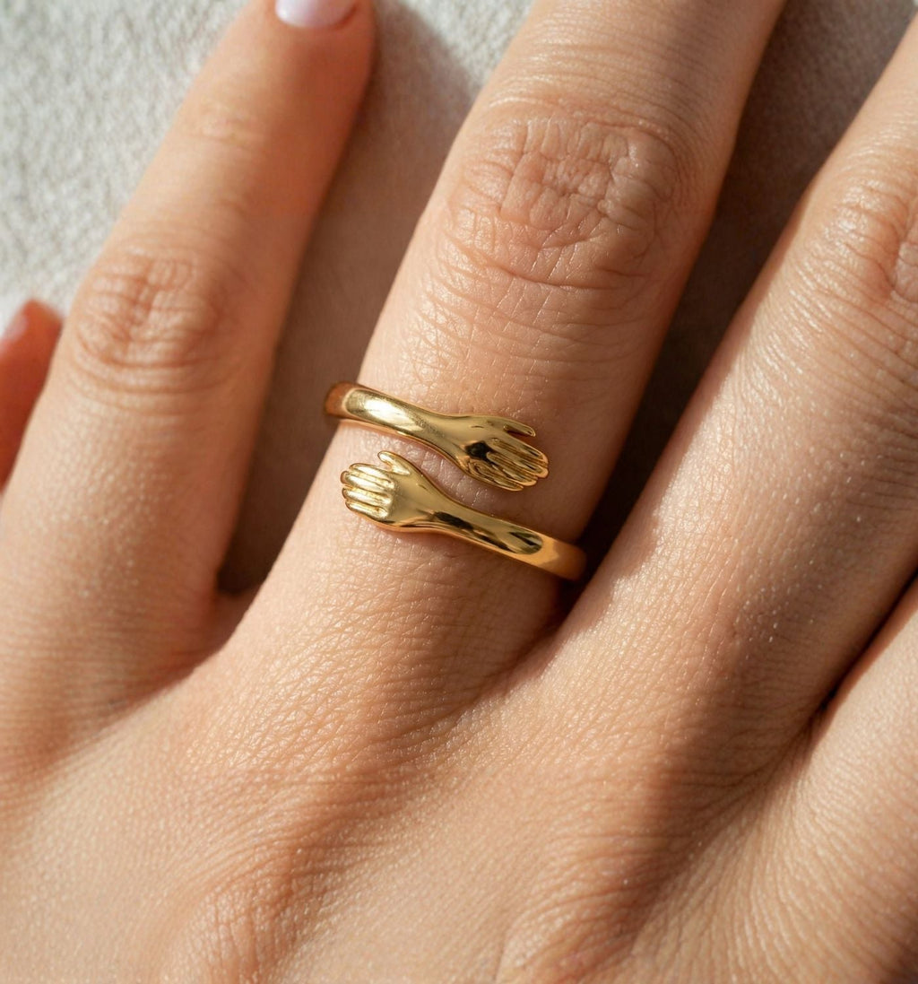 Hug Ring — 18k Gold