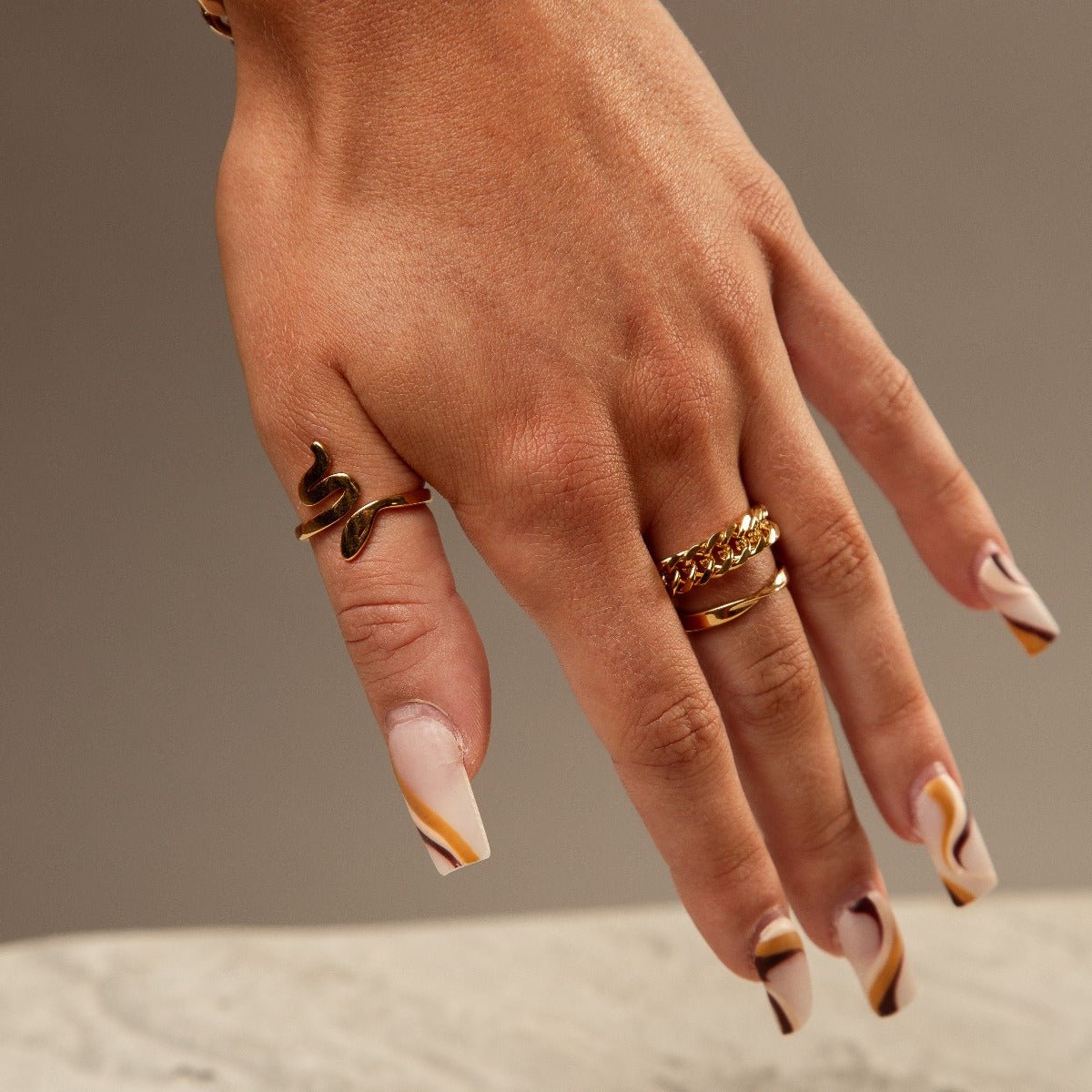 Band Ring Twisted — 18k Gold