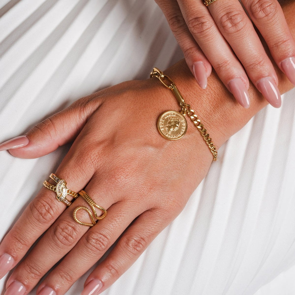 Ava Abstract Adjustable Ring — 18k Gold