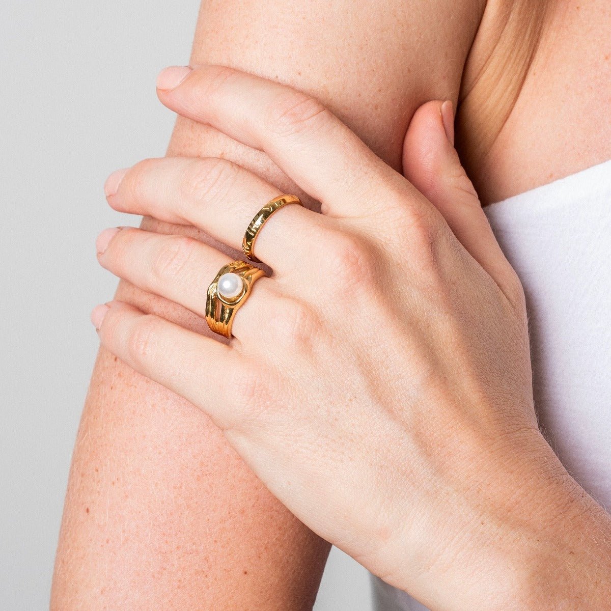 Catalina Pearl Solitaire Ring — 18k Gold