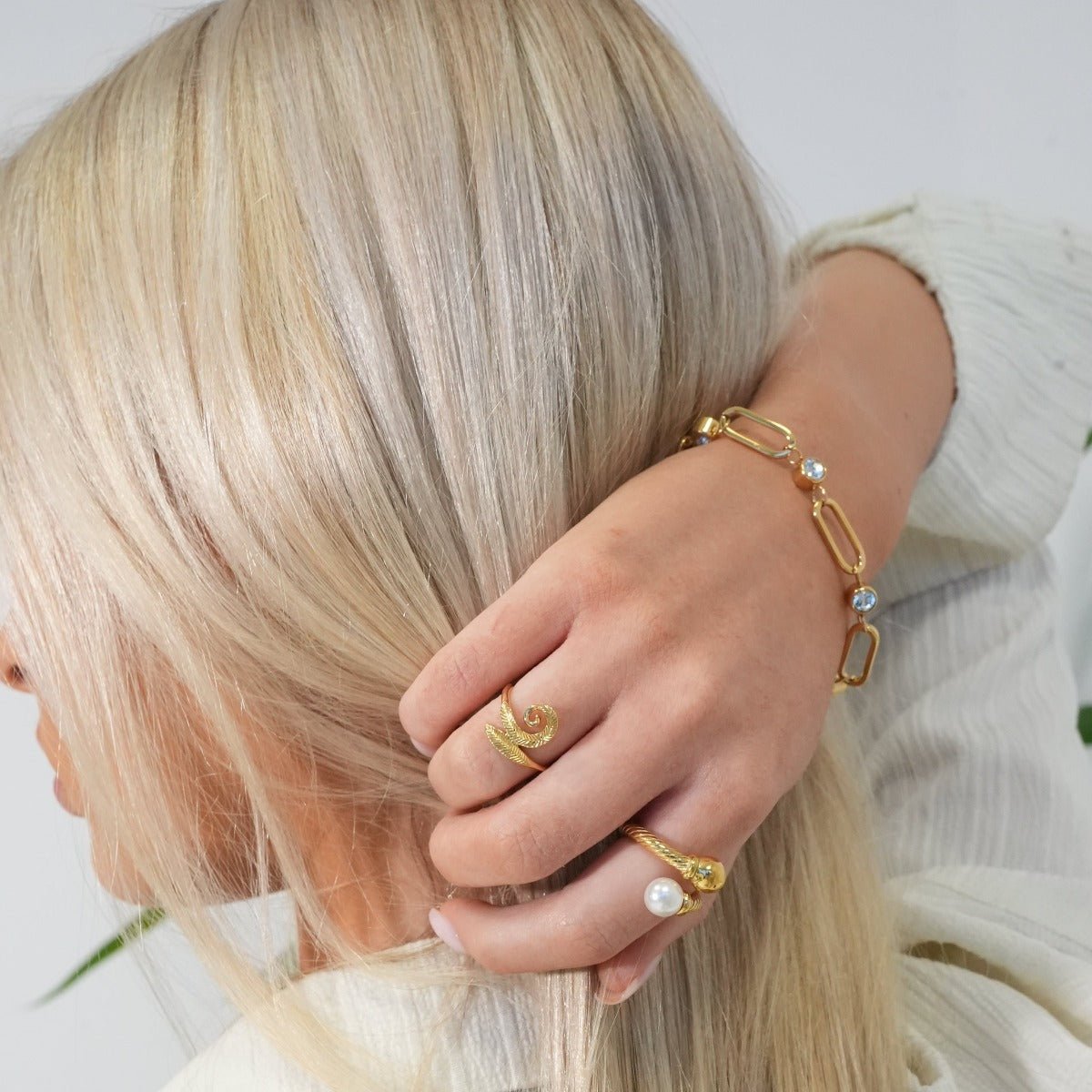 Elegance Pearl Ring — 18k Gold