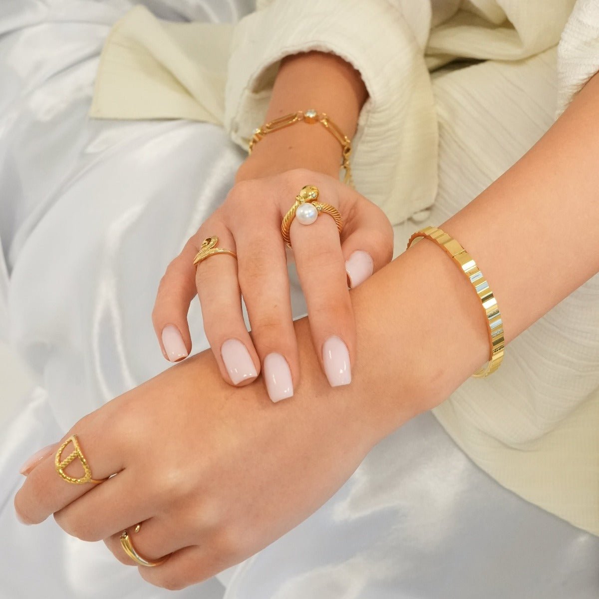 Elegance Pearl Ring — 18k Gold