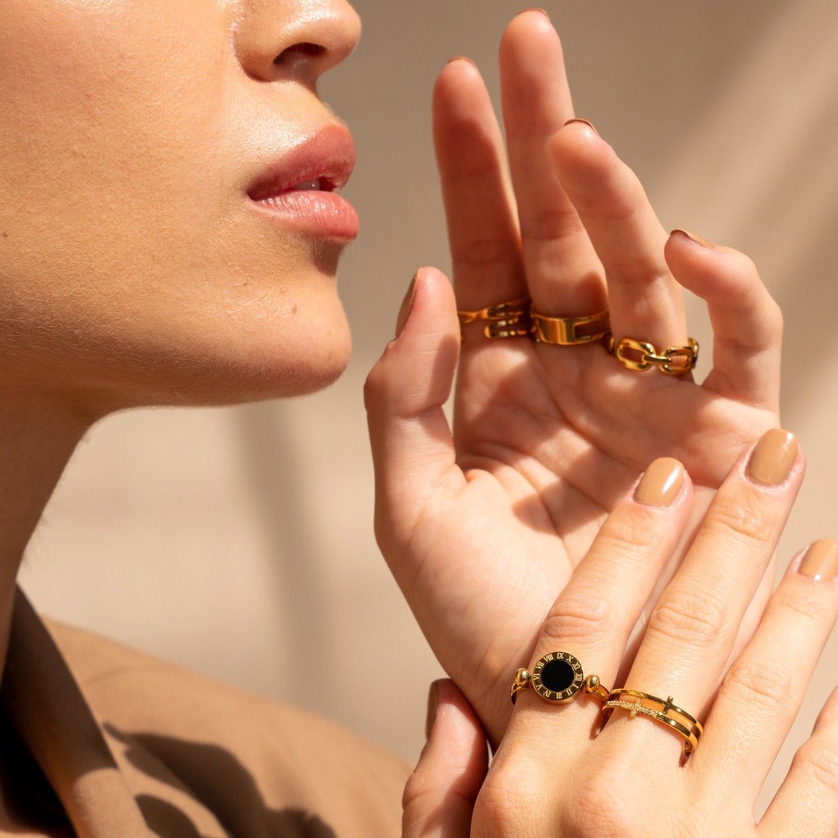 Spinner Numeral Roman Ring — 18k Gold