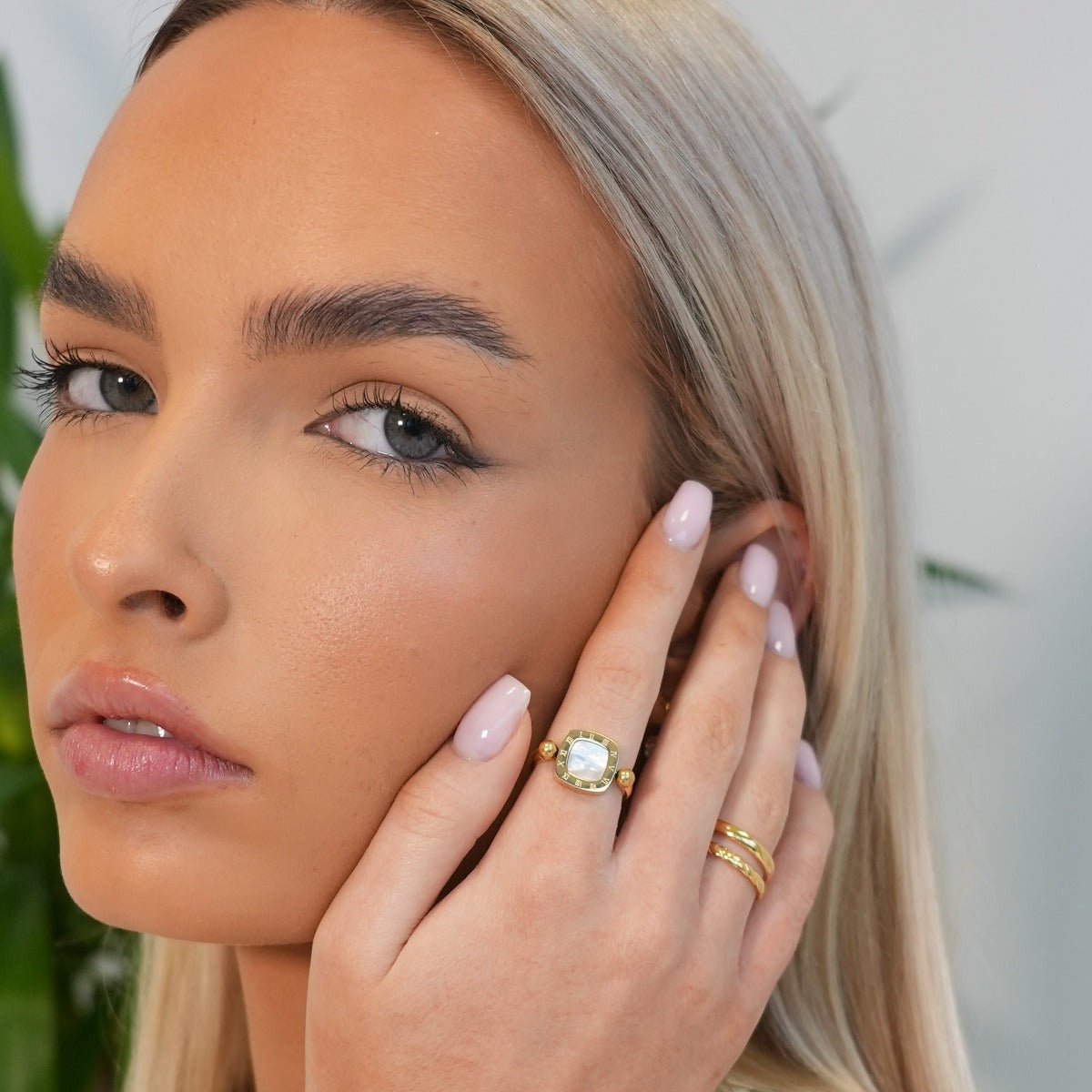 Square Charm Spinner Ring — 18k Gold