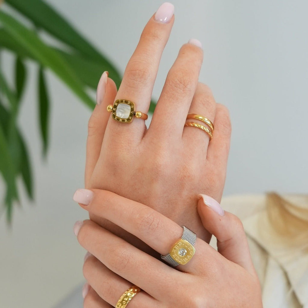 Square Charm Spinner Ring — 18k Gold