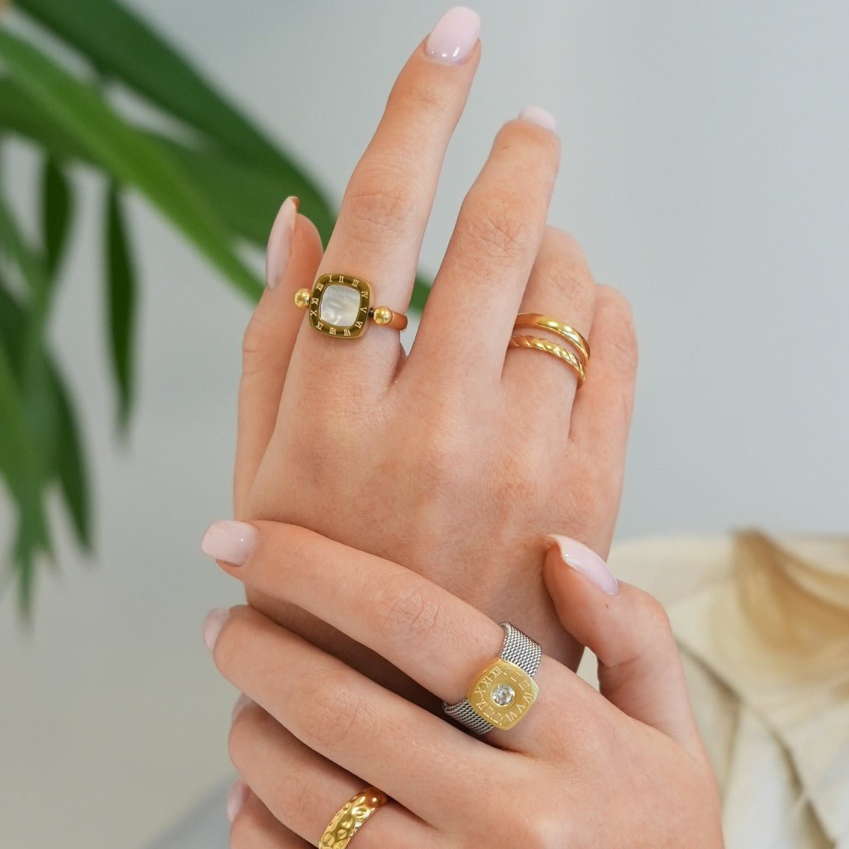Square Charm Spinner Ring — 18k Gold