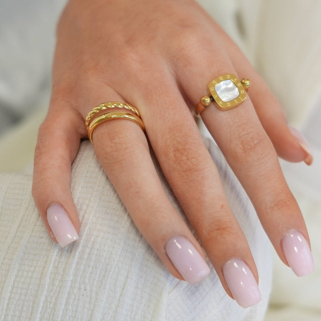 Square Charm Spinner Ring — 18k Gold
