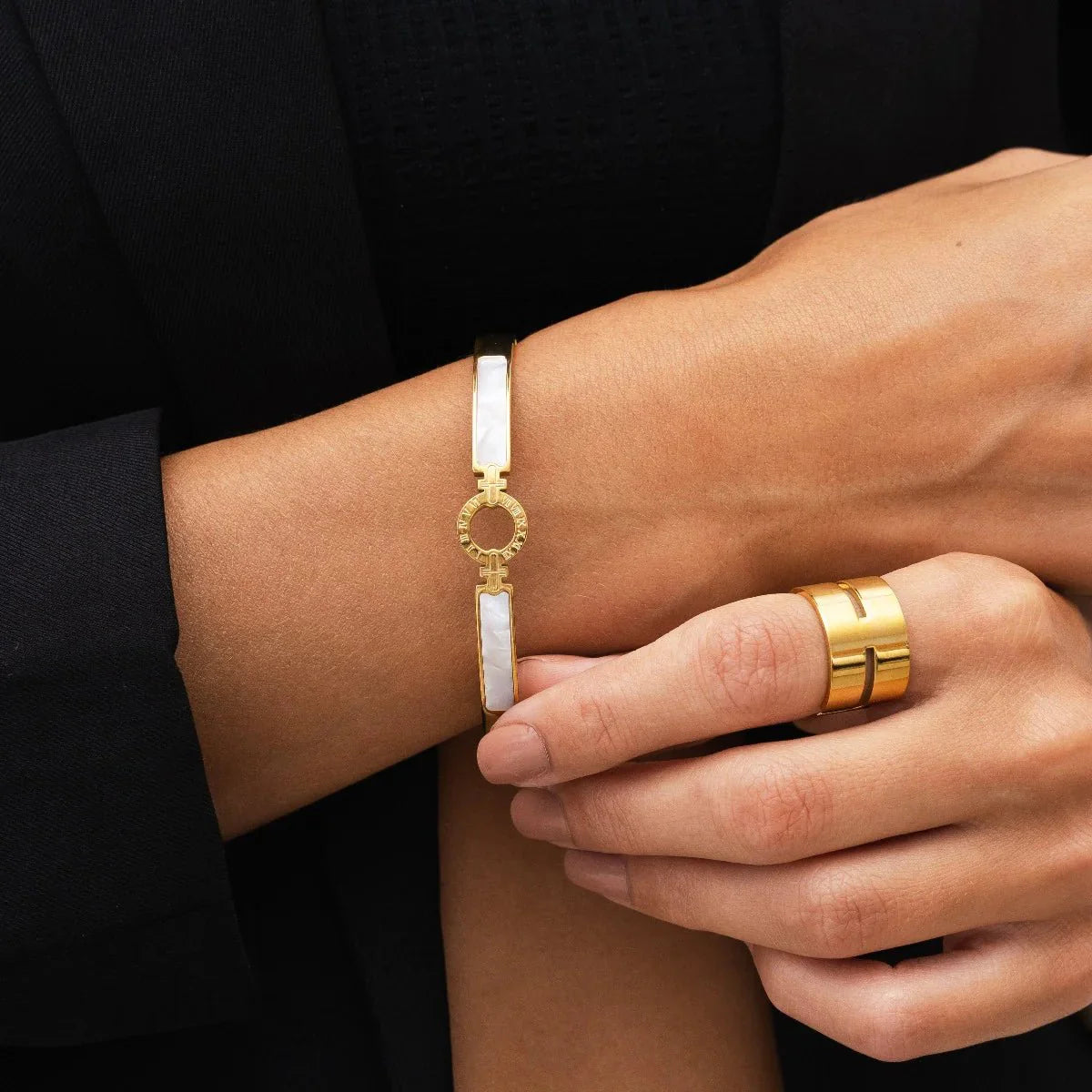 Aura Bangle — 18k Gold