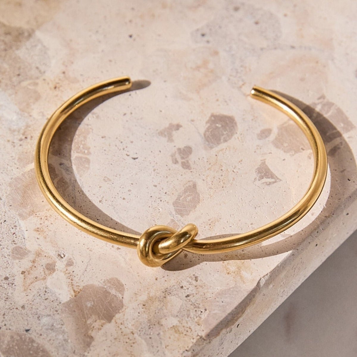 Central Knot Bangle — 18k Gold