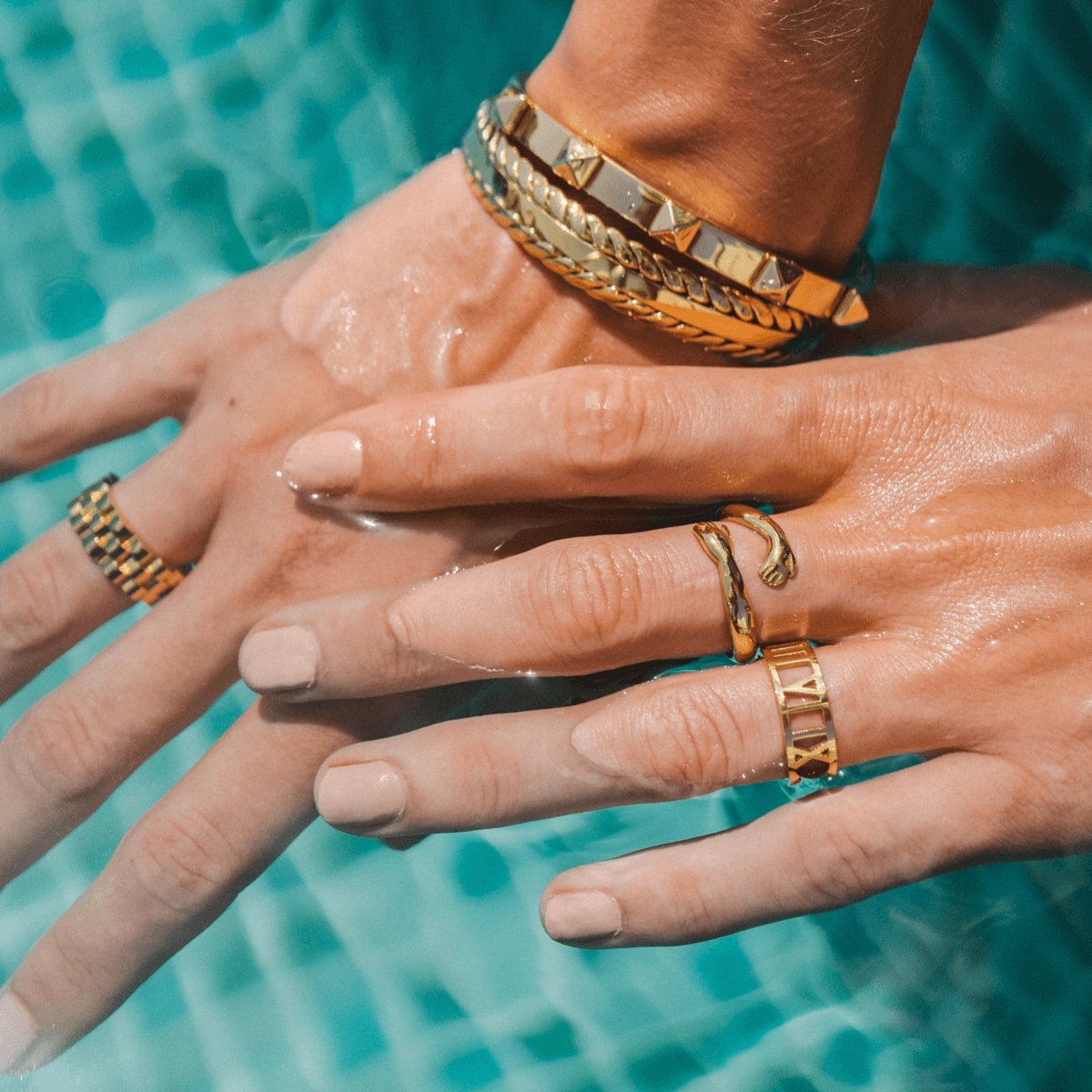 Leaf Gold Bangle — 18k Gold
