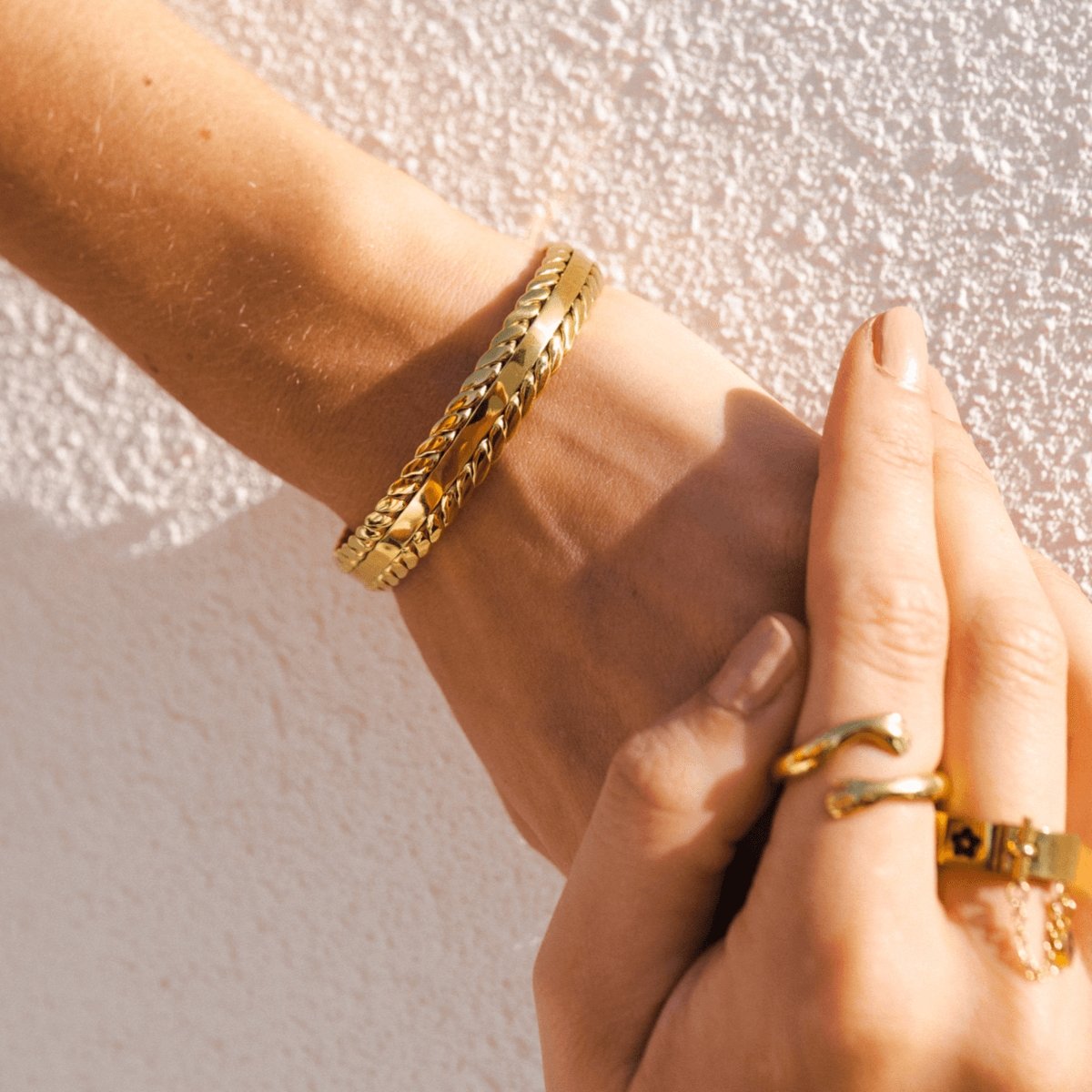 Leaf Gold Bangle — 18k Gold