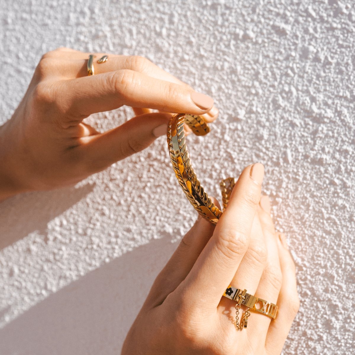 Leaf Gold Bangle — 18k Gold