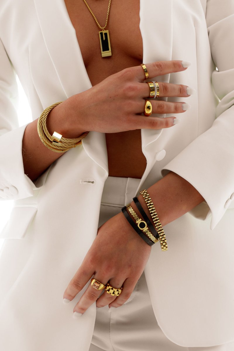 Hera Stone Onyx Bangle — 18k Gold