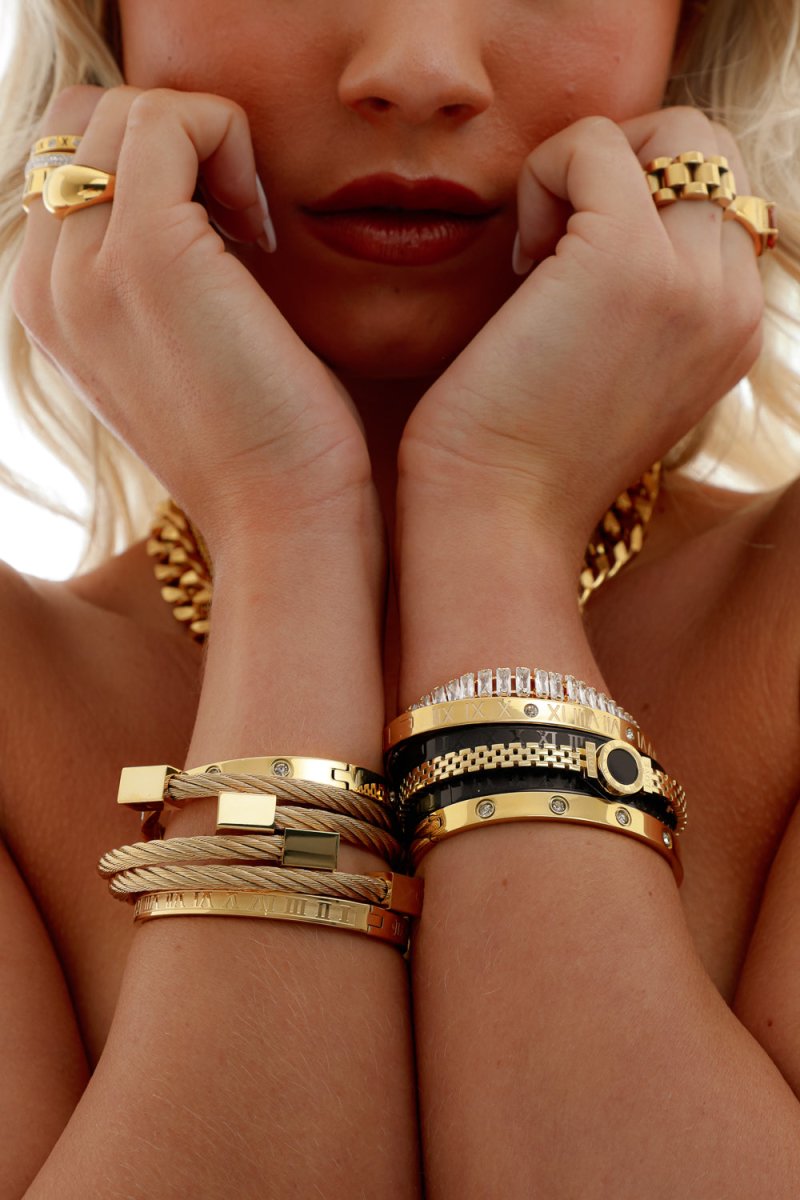 Hera Stone Onyx Bangle — 18k Gold