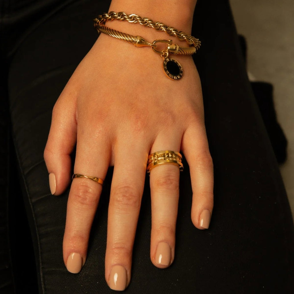 Onyx Bangle — 18k Gold