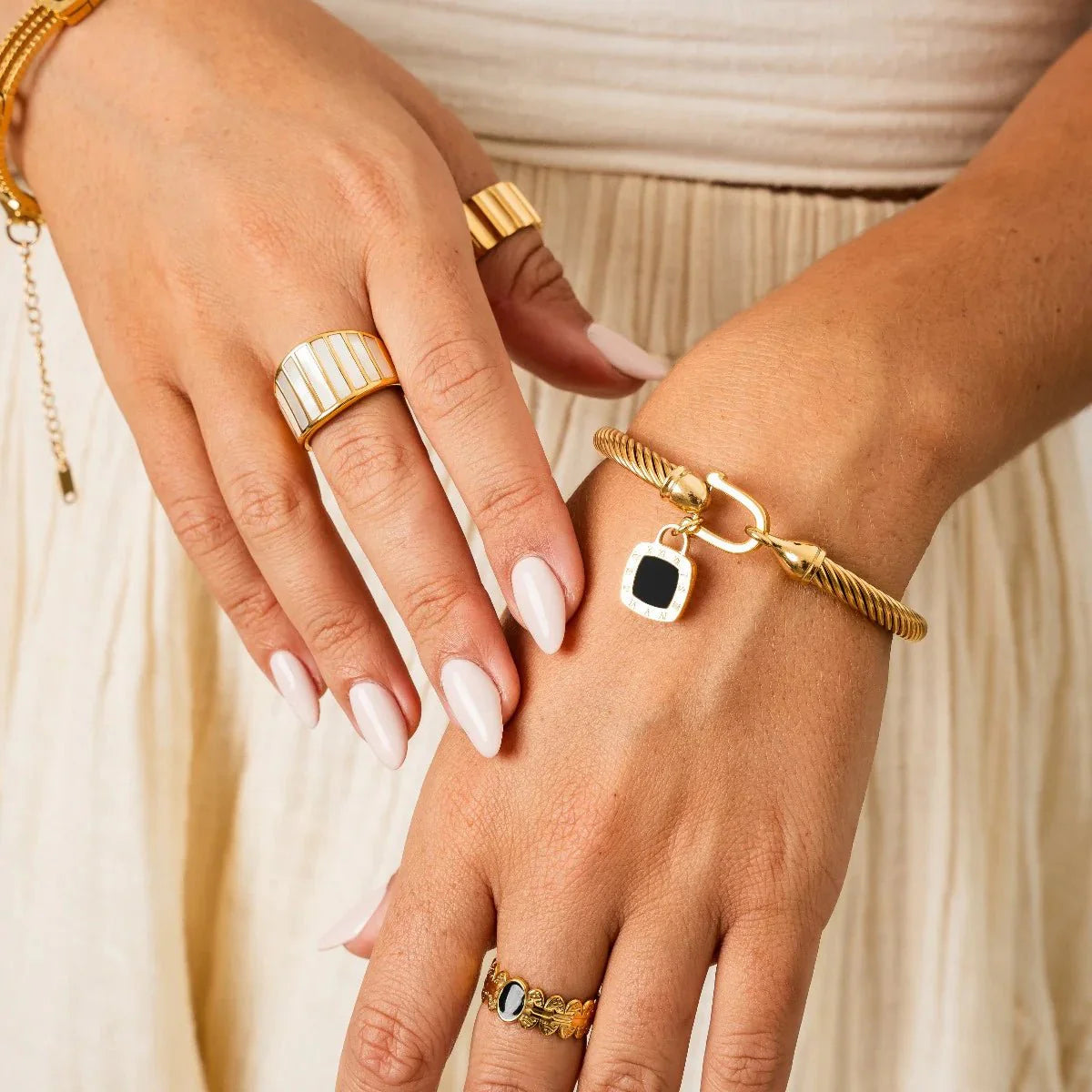 Onyx Square Bangle — 18k Gold