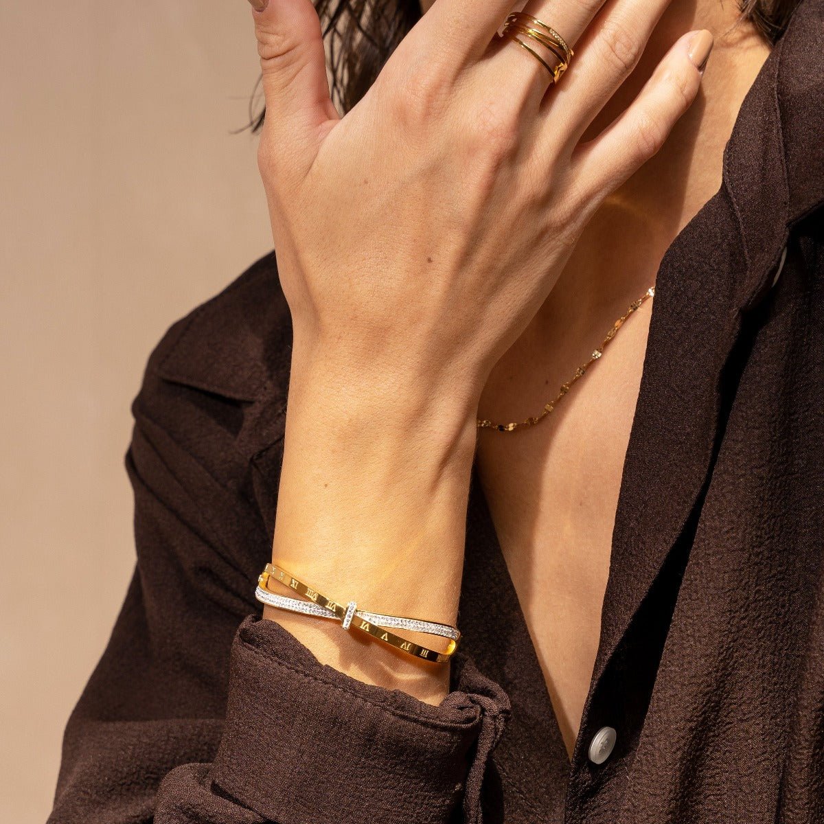 Roman Crystal Bangle — 18k Gold