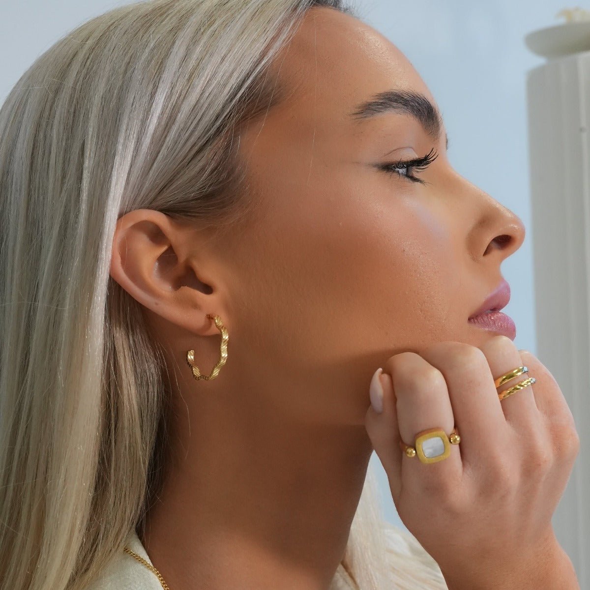 Hoop Wavy Texture Earrings — 18k Gold