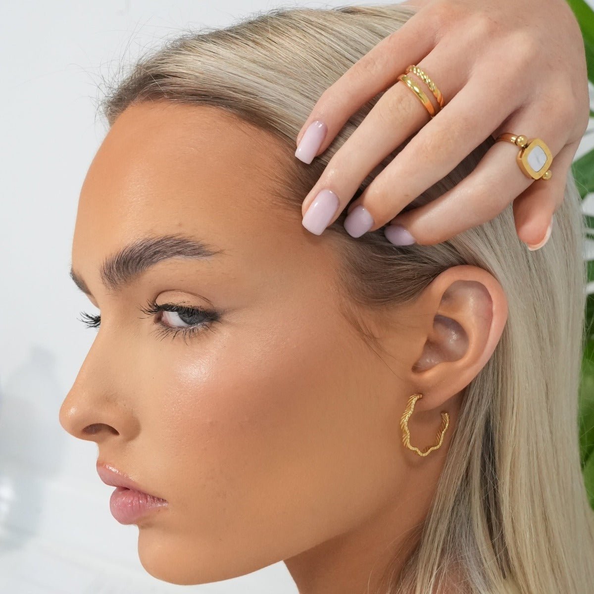 Hoop Wavy Texture Earrings — 18k Gold