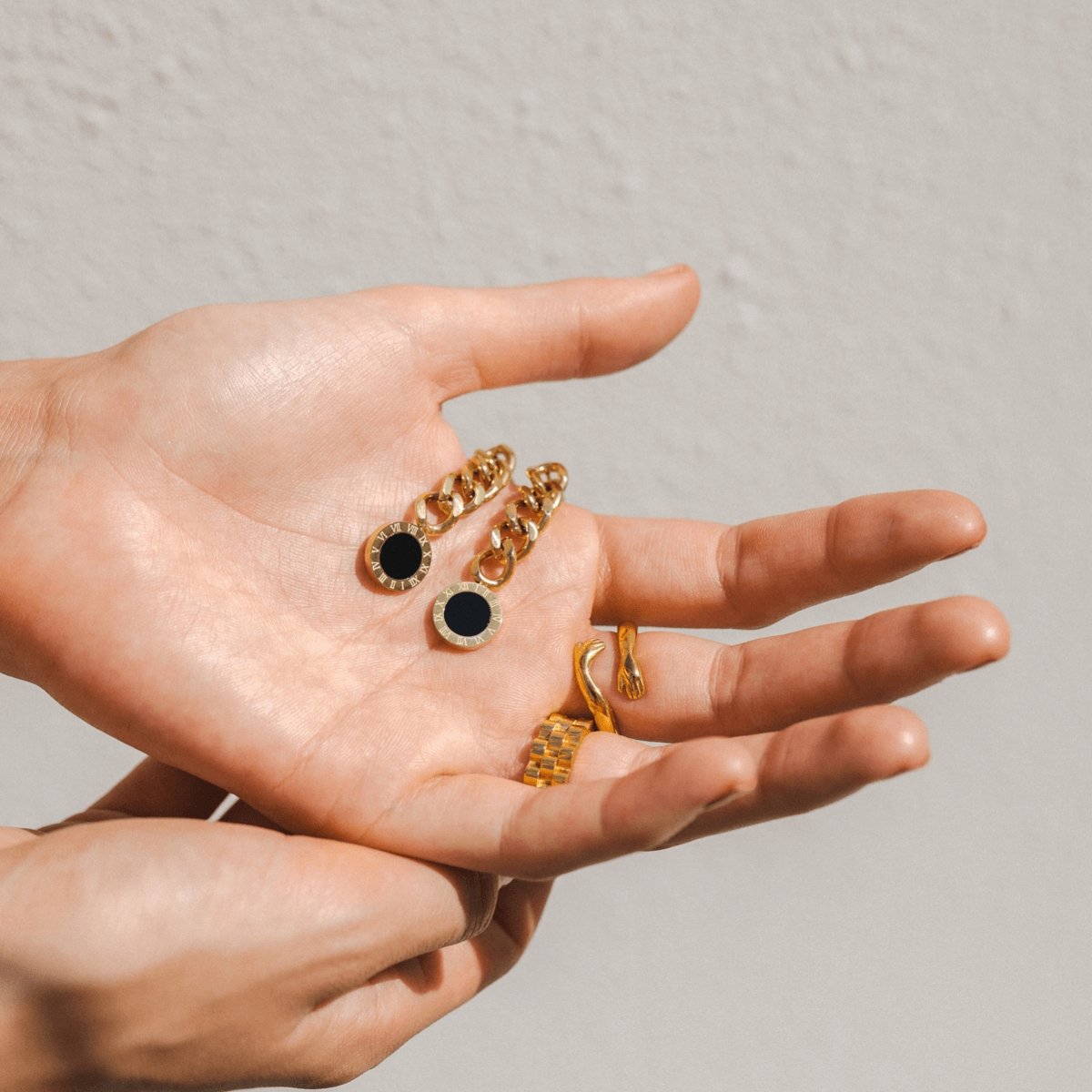 Glamour Stone Onyx Earrings — 18k Gold