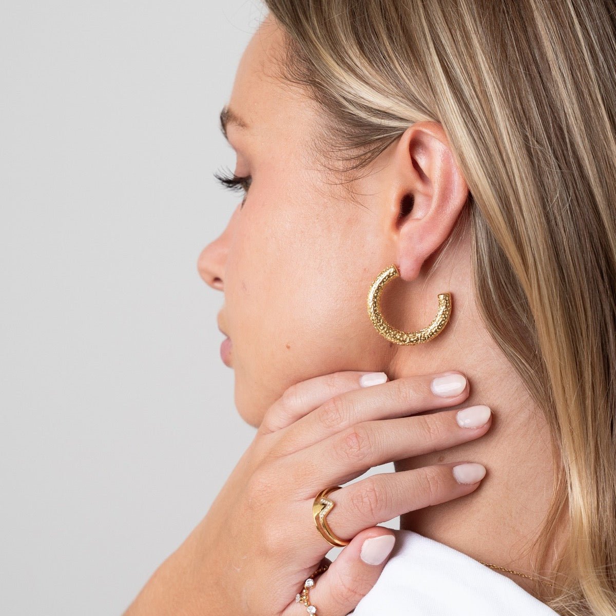 Hoop Textura Earrings — 18k Gold