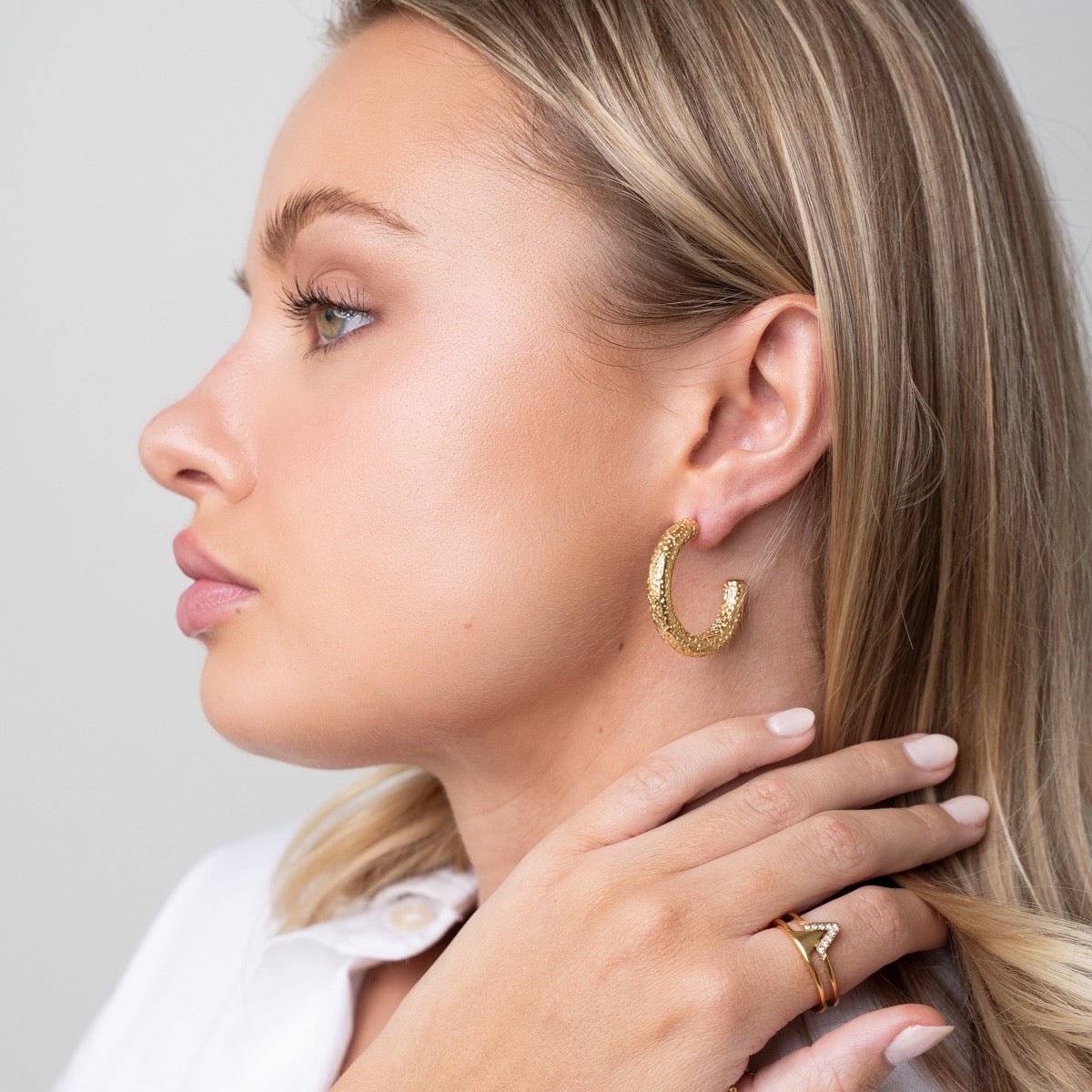 Hoop Textura Earrings — 18k Gold
