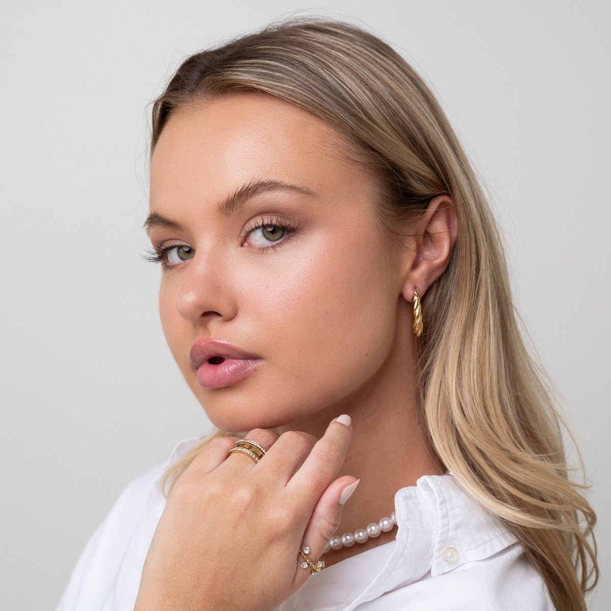Hoop Twisted Earrings — 18k Gold