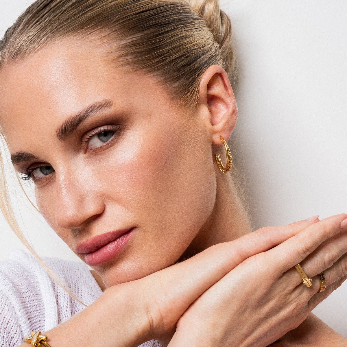 Hoop Madison Earrings — 18k Gold