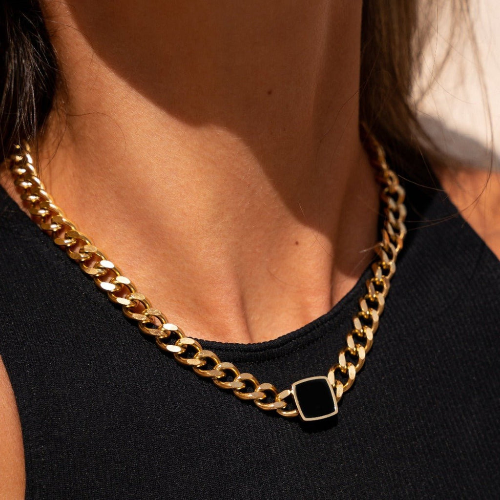 Stone Onyx Square Necklace — 18k Gold