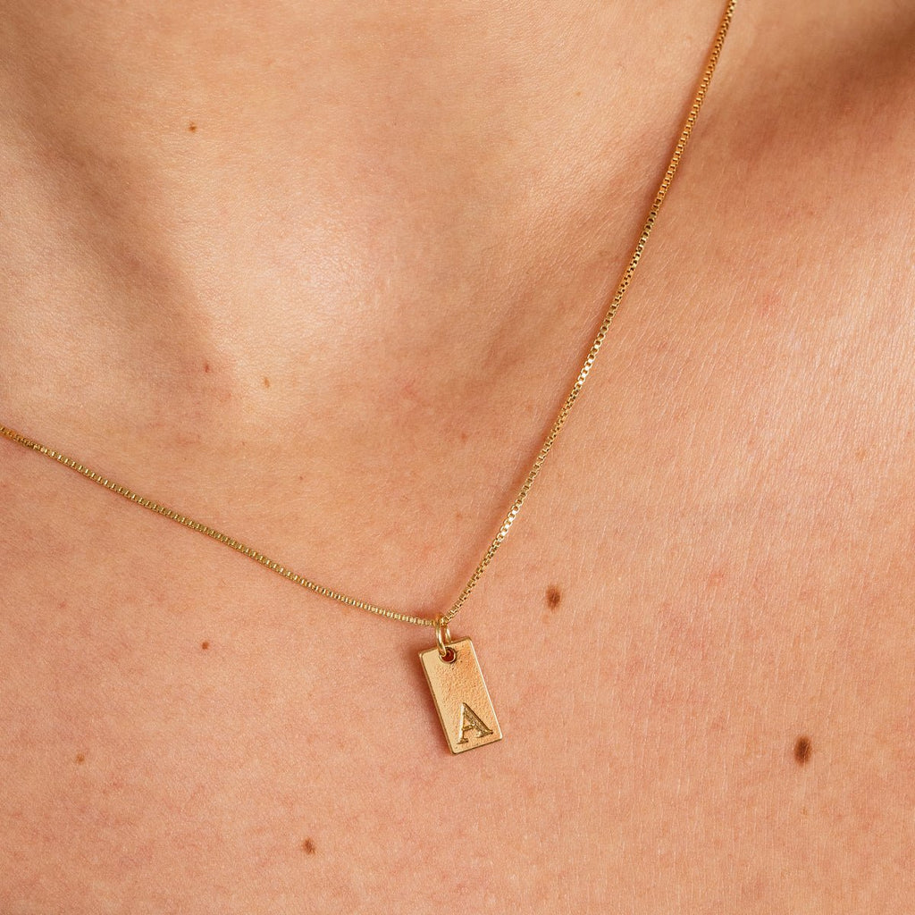 Initial Letter Minimal Necklace — 18k Gold