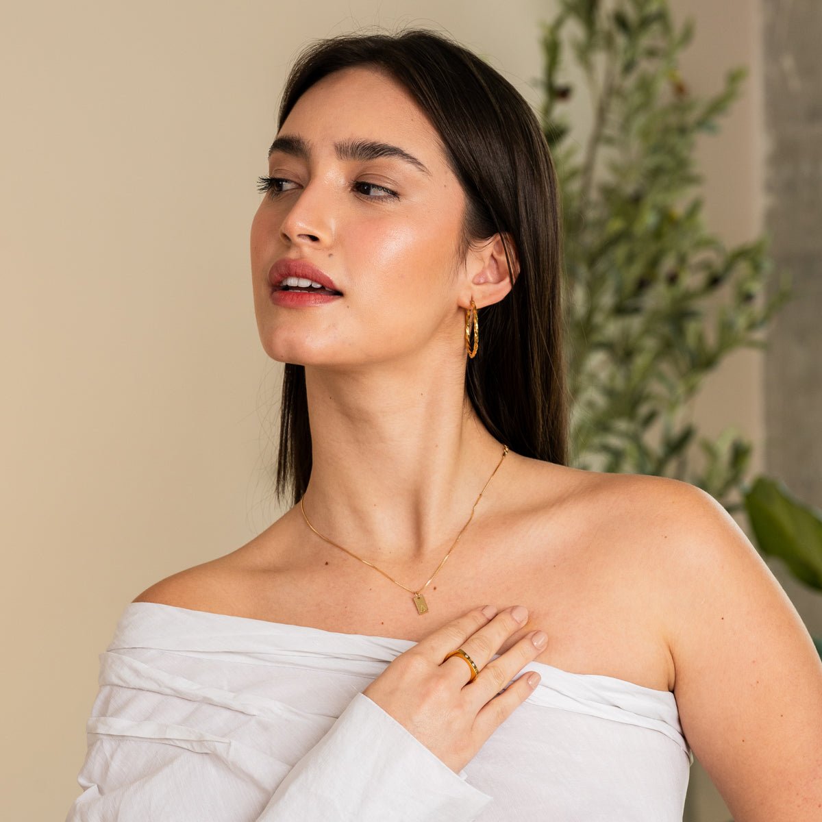 Initial Letter Minimal Necklace — 18k Gold