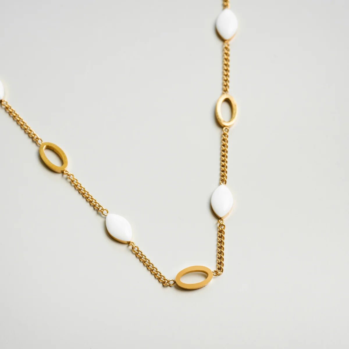 Oval Angellica Necklace — 18k Gold