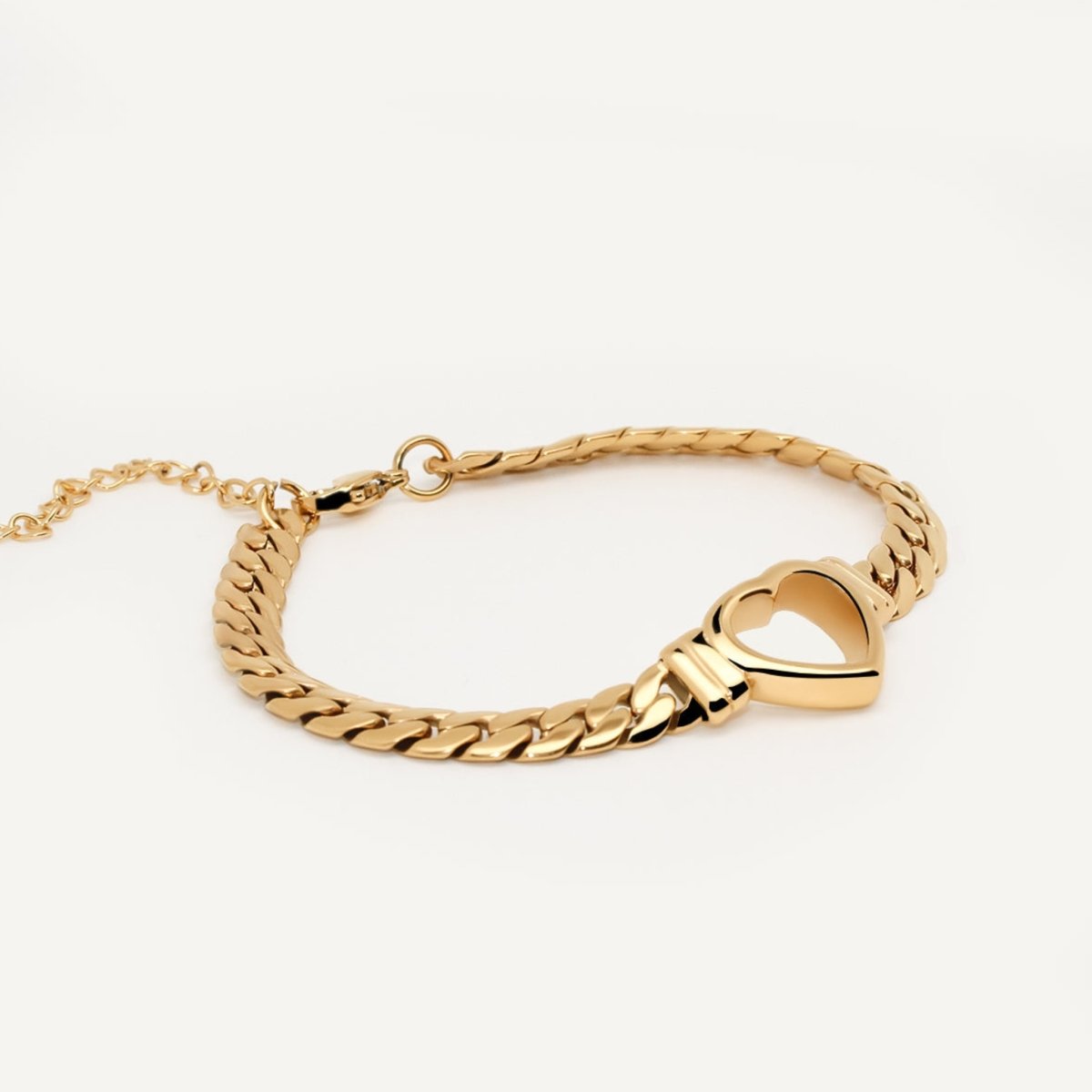 Heart Minimalist Bracelet — 18k Gold